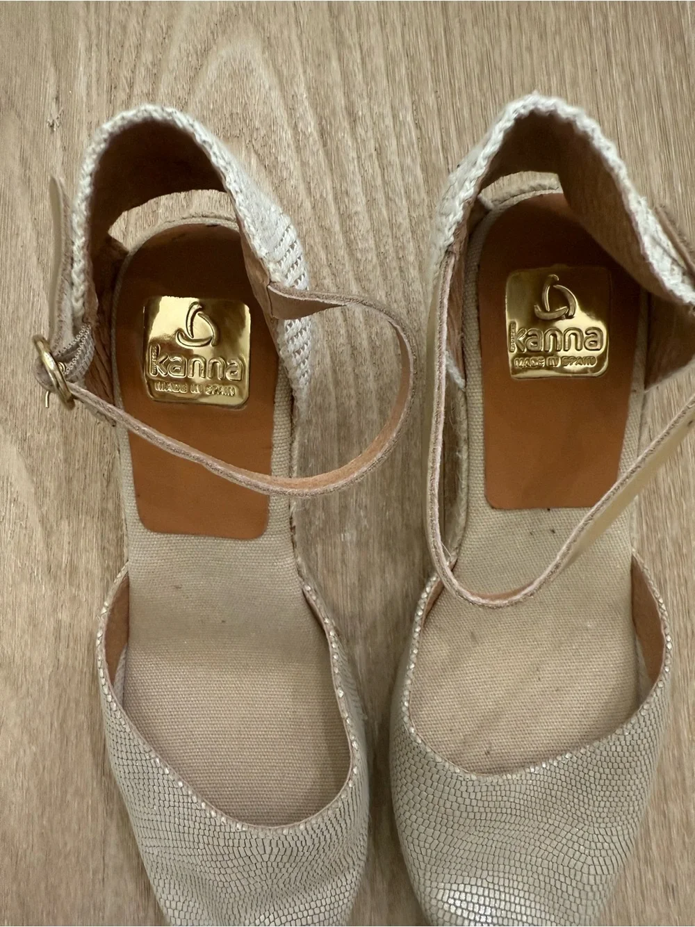 Kanna Spain Metallic Silver Snake-Print Espadrille Wedge Sandals - Size 9